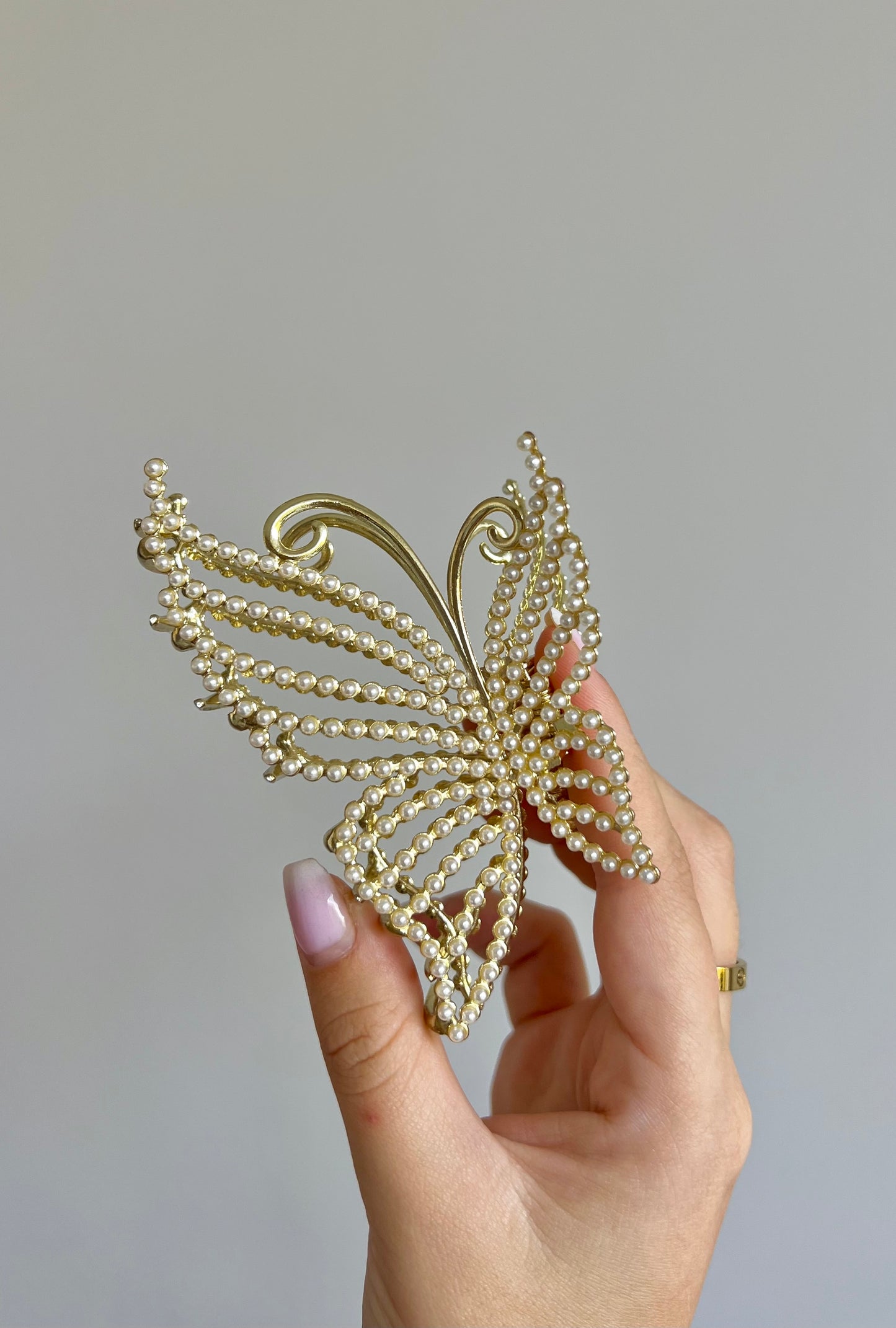 Butterfly metallic hair clip