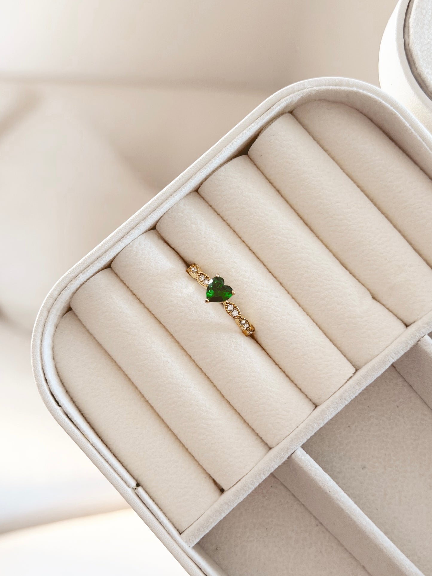 Green heart band ring