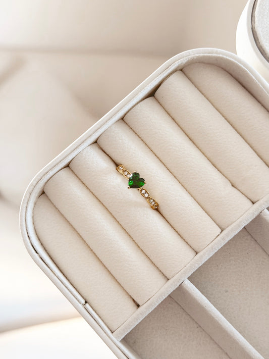 Green heart band ring