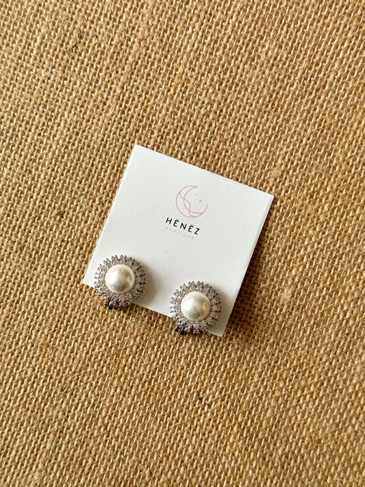 Pearl Clip on earrings (no piercing)