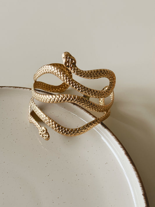 Bold snake Arm cuff ( gold )