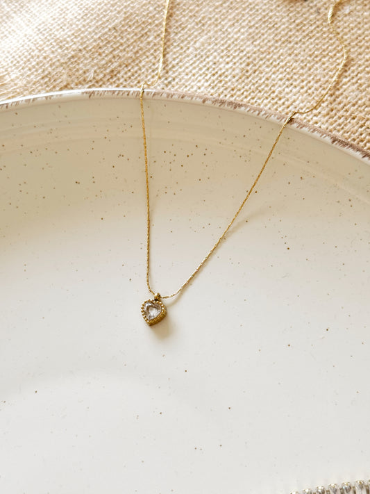 Minimal heart necklace