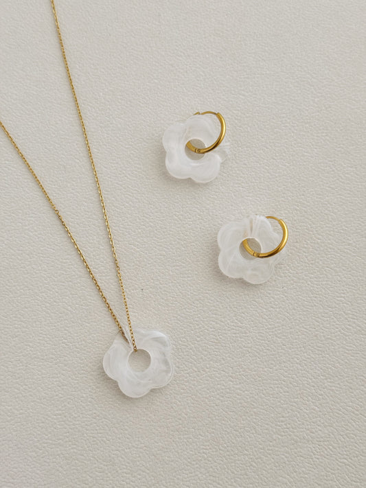 Colorful flower earrings and necklace (white)