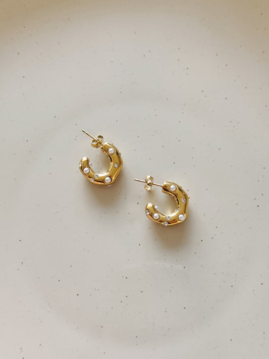 Pearls and stones hoops gold