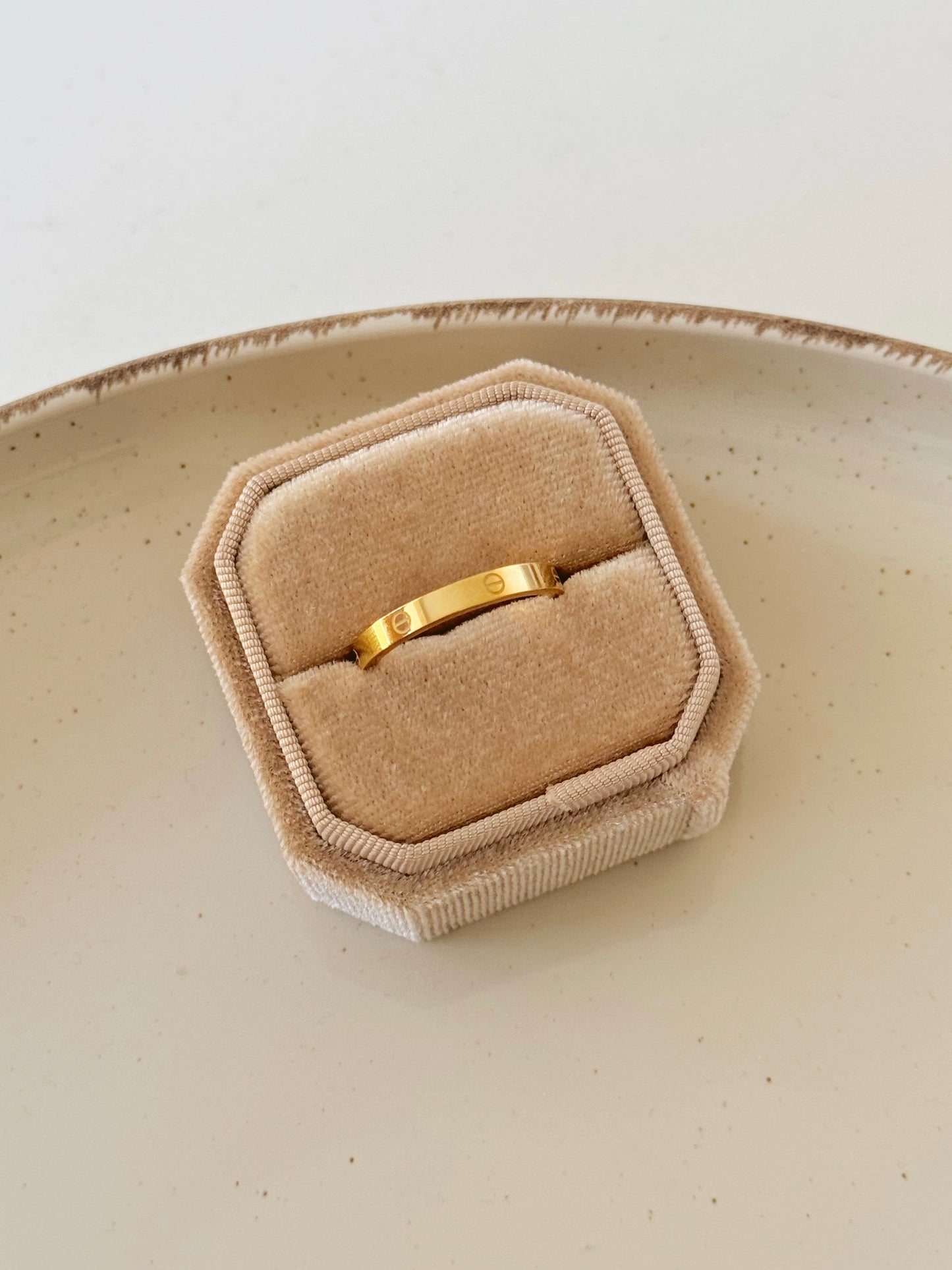 Cartier slim love ring ( gold classic )