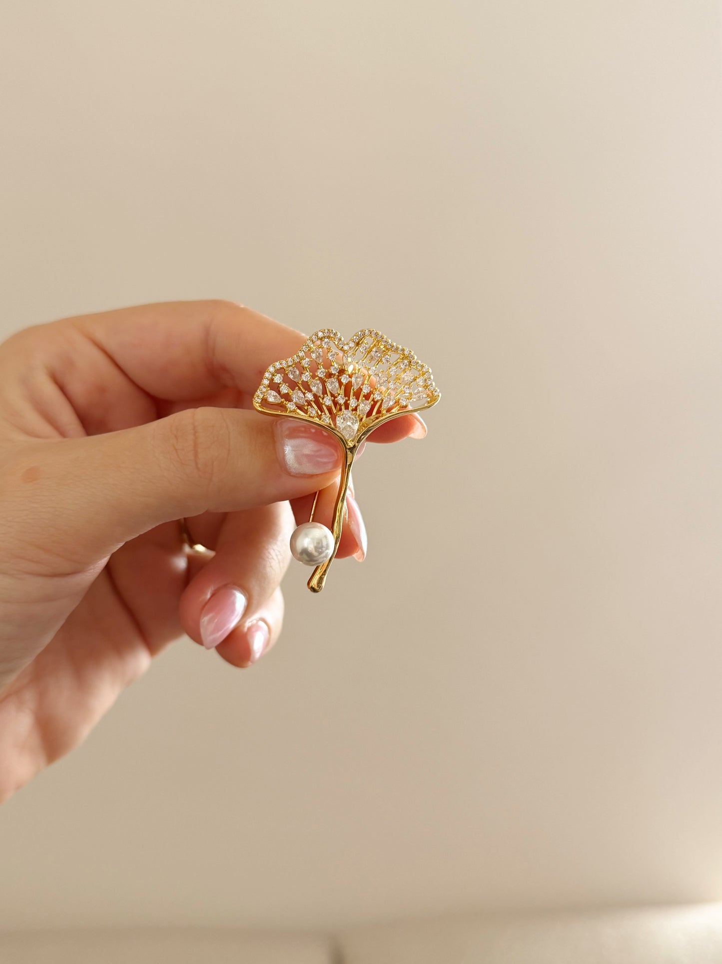 Zircon brooch