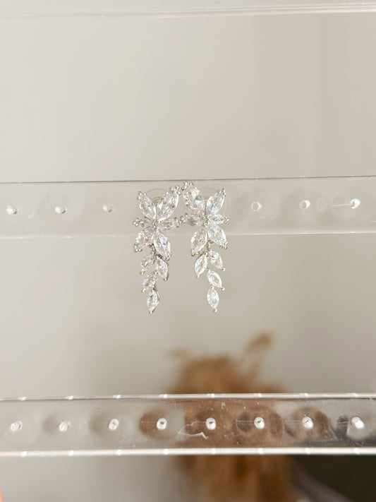 Flower crystal earrings