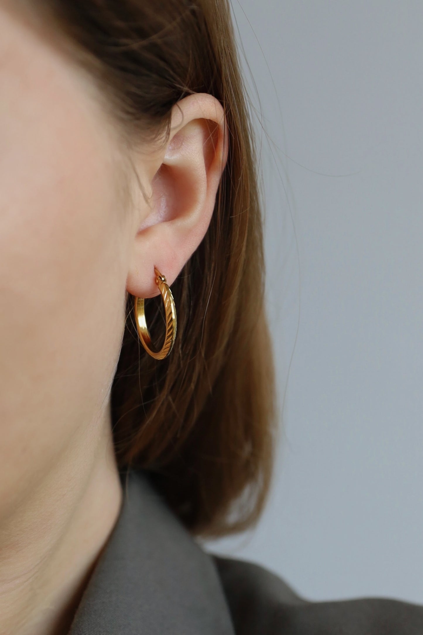 Leaf hoop earrings