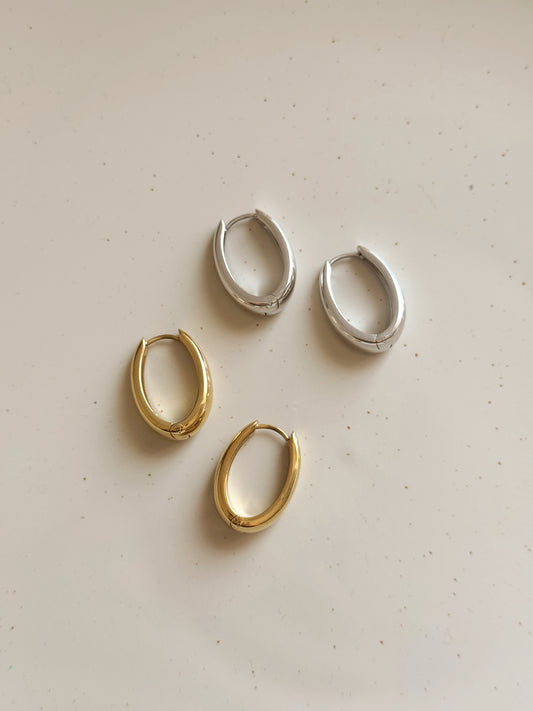 Elegant hoops earrings