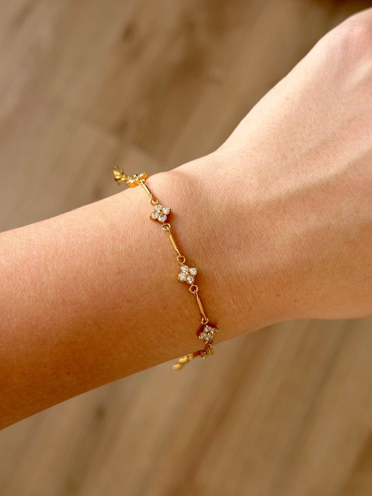 Clover flower premium bracelet