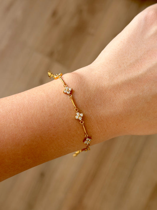 Clover flower premium bracelet