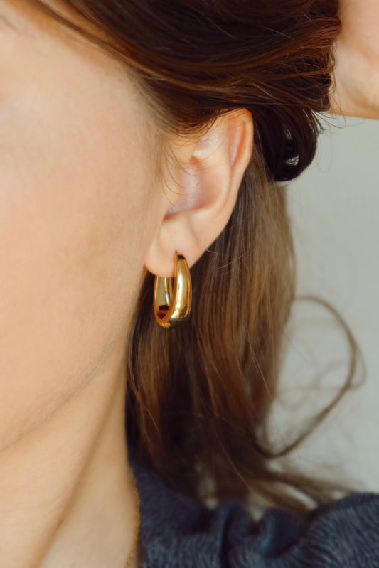 Elegant hoops earrings