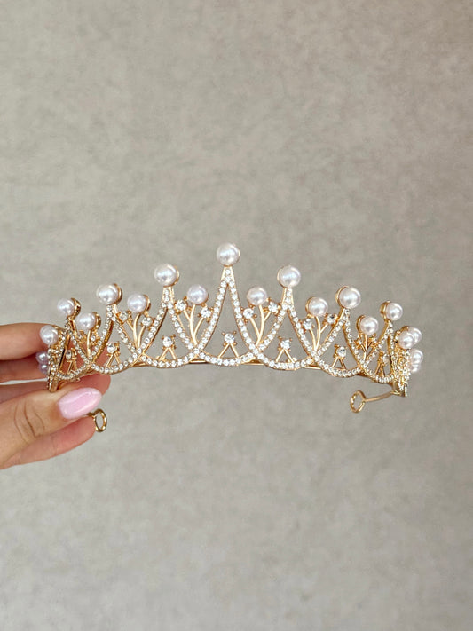 Gold pearls crown