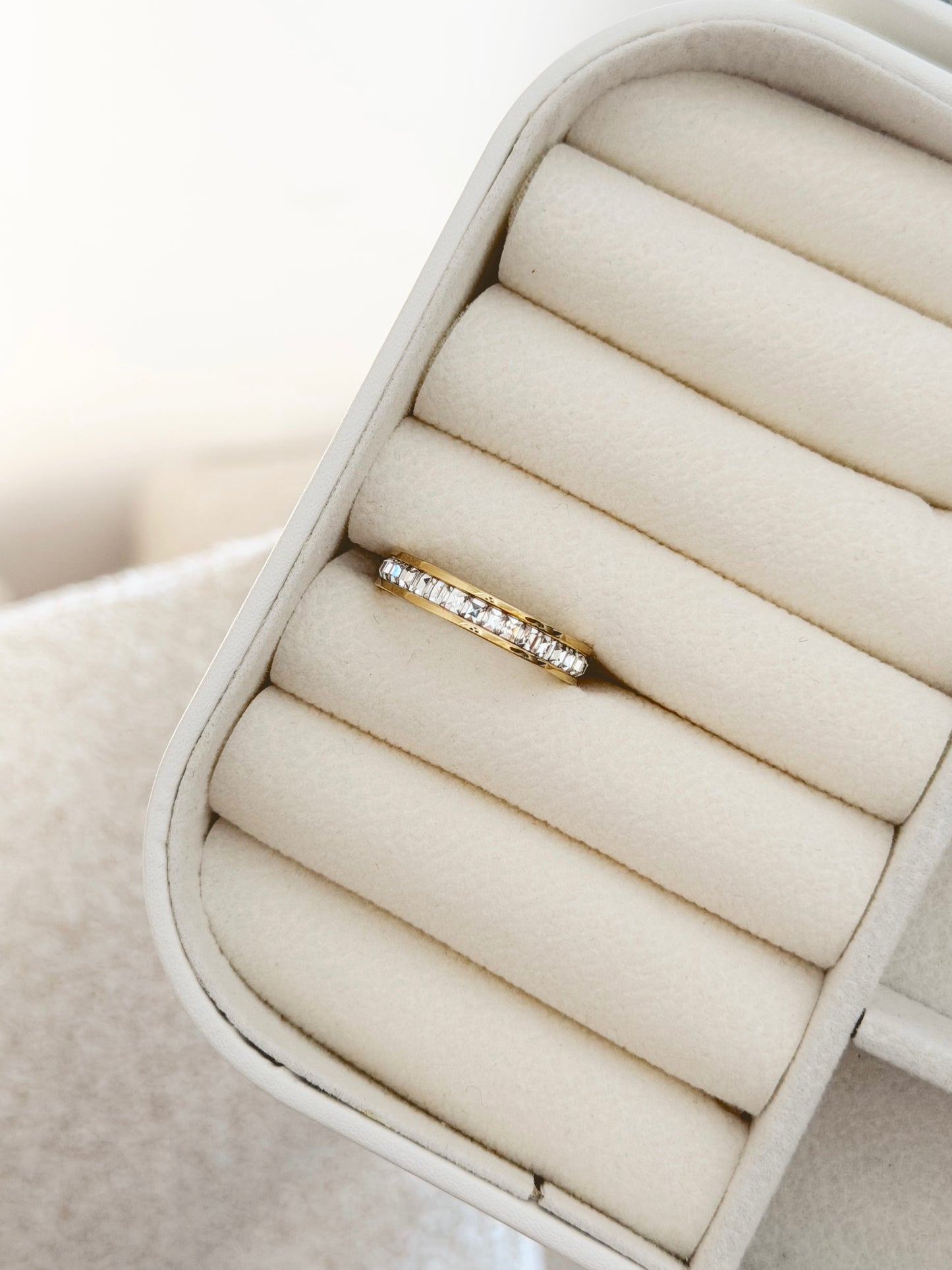 Full tennis stone ring