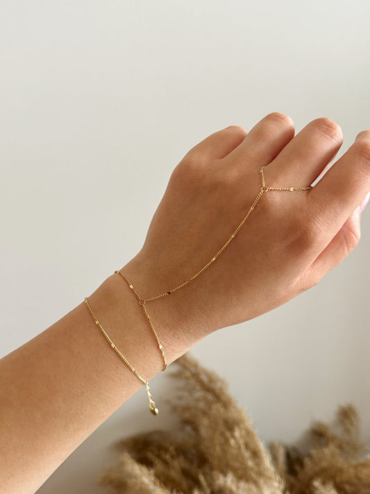 Hand chain gold