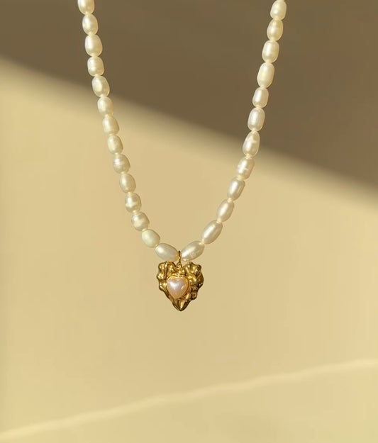 Natural pearls heart necklace