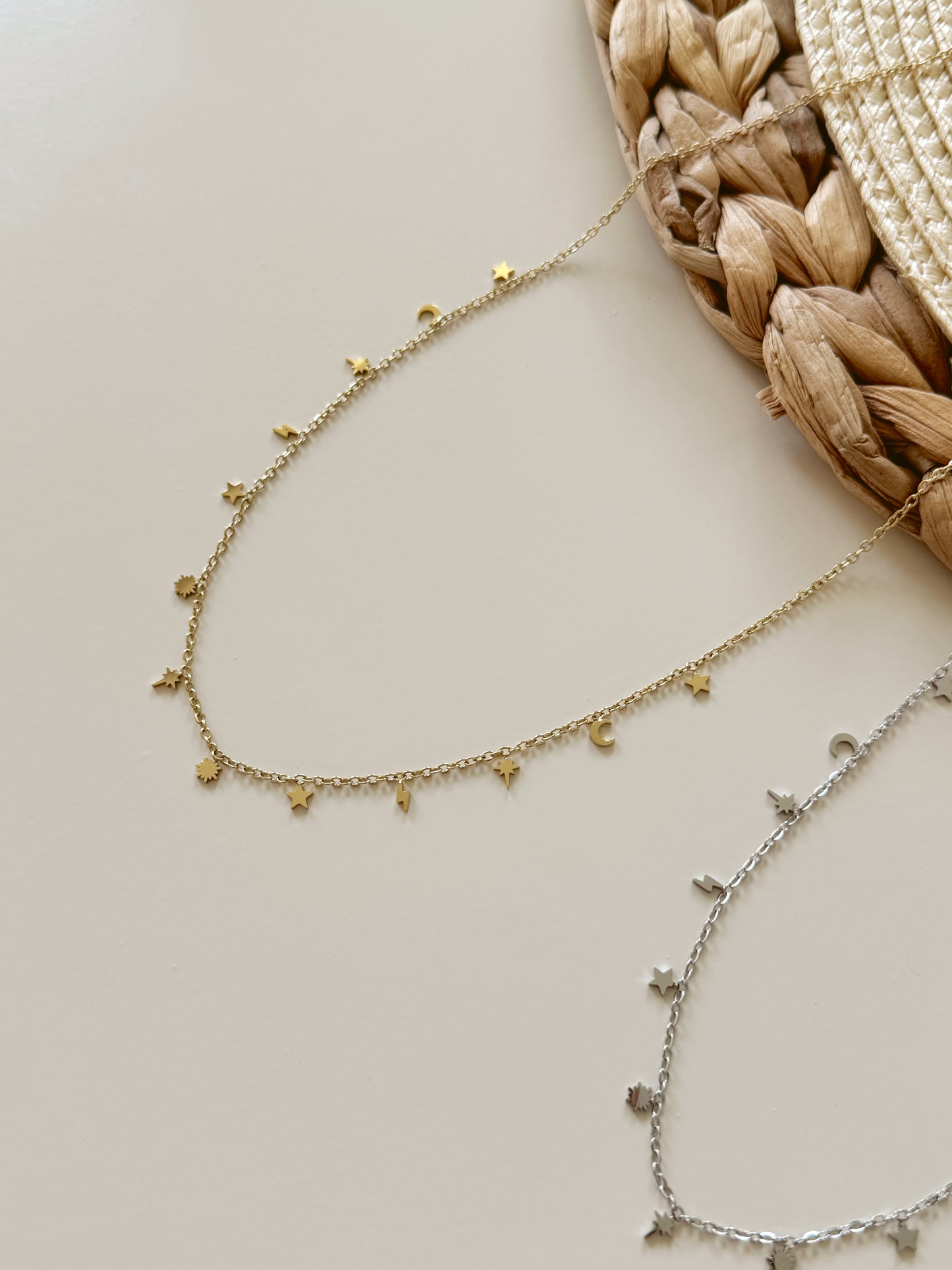 Minimal dainty necklaces