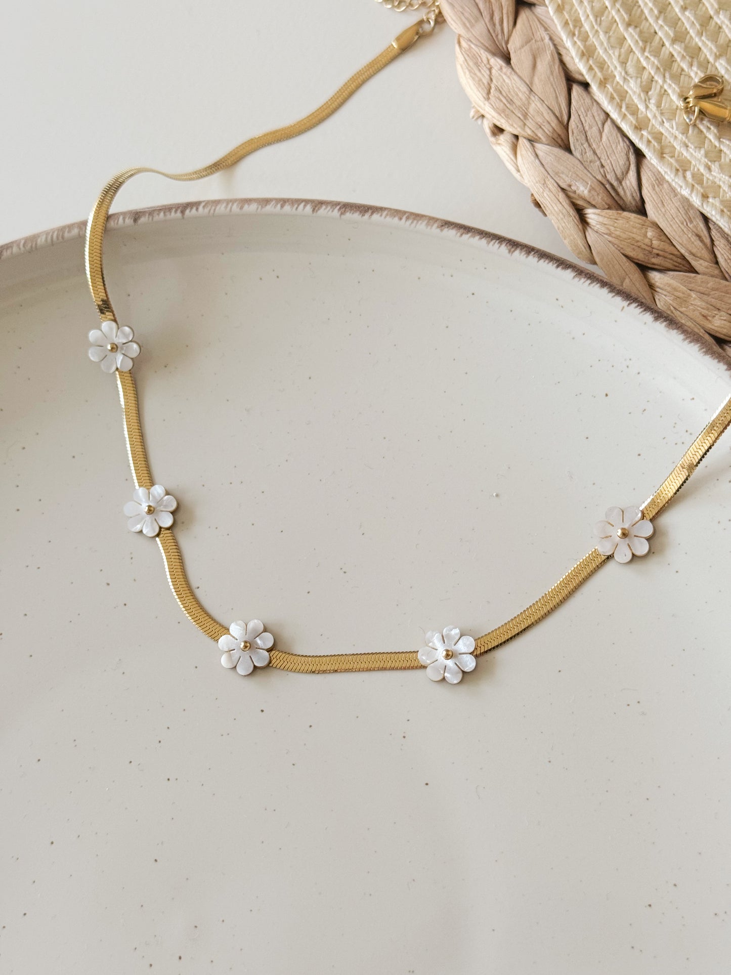 White flowers necklace