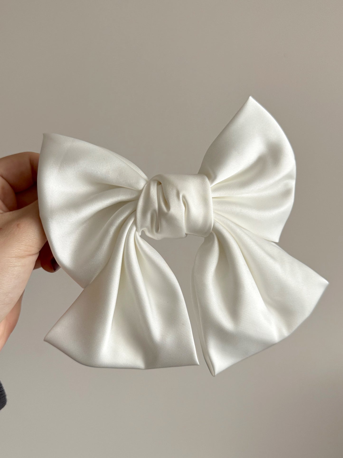 White saten Bow hair clip