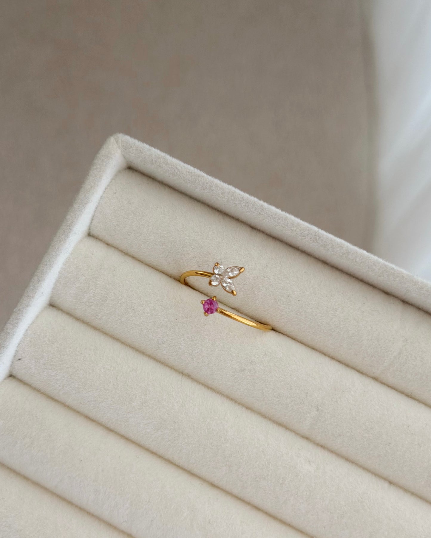 Minimal butterfly ring (one size)