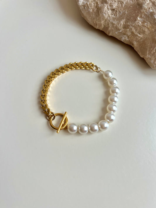 Pearl and chain bracelet