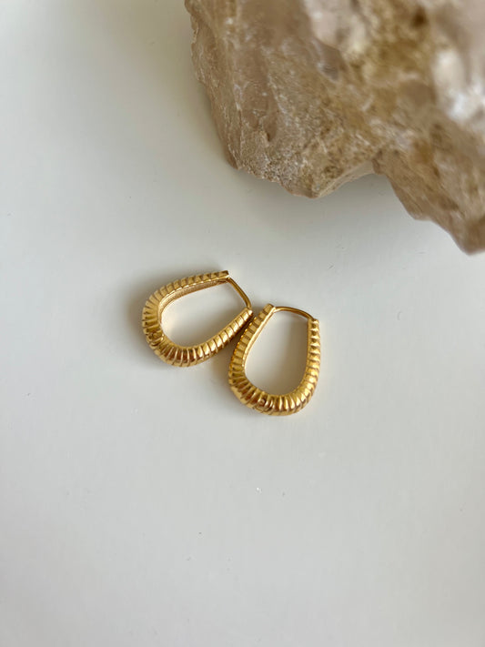 Wavy drop hoops