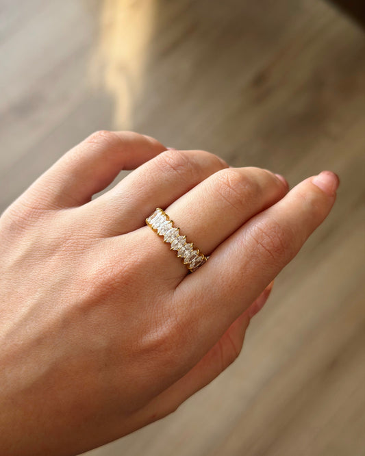 Shiny zircon tennis ring gold