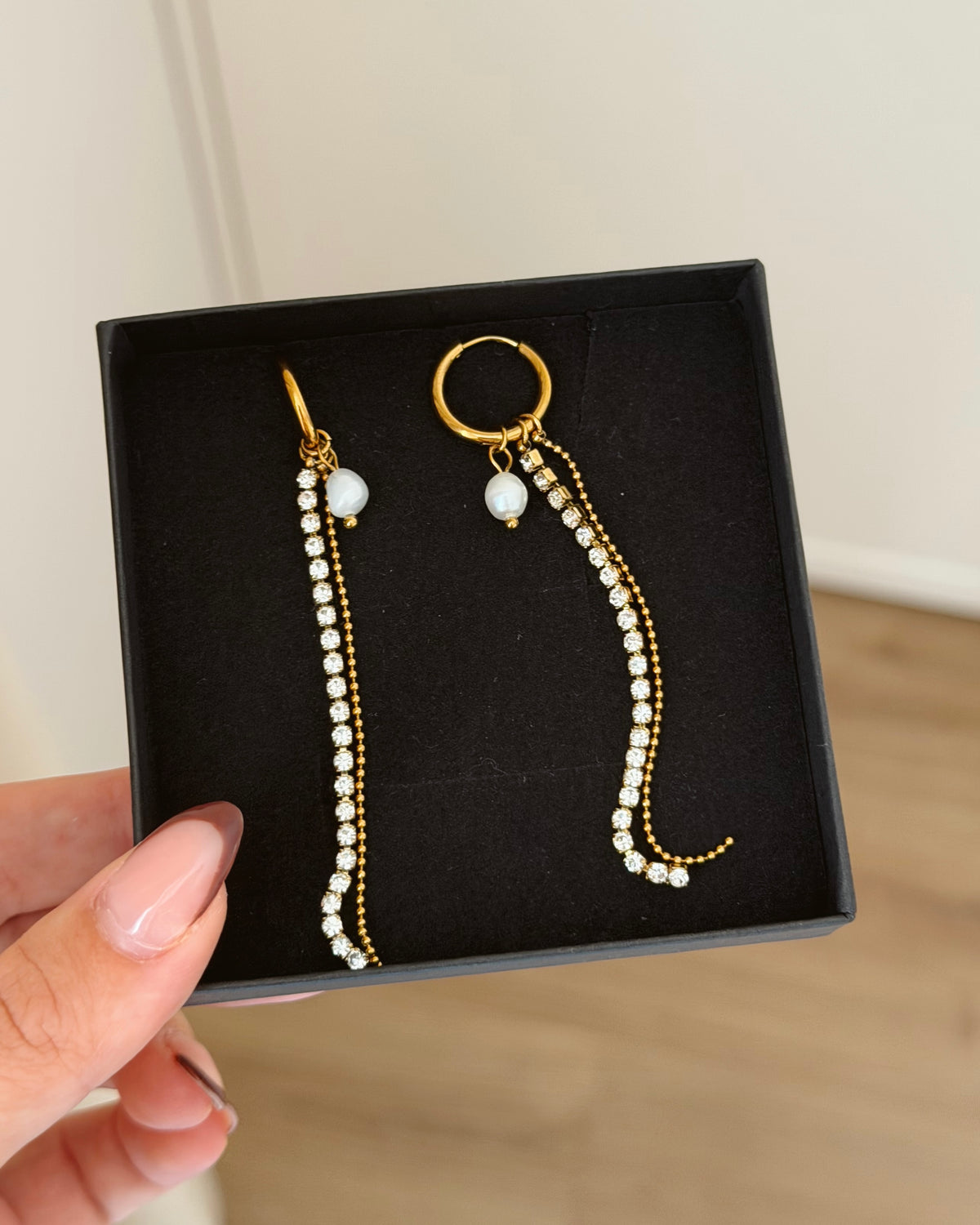 Charm hoops earrings