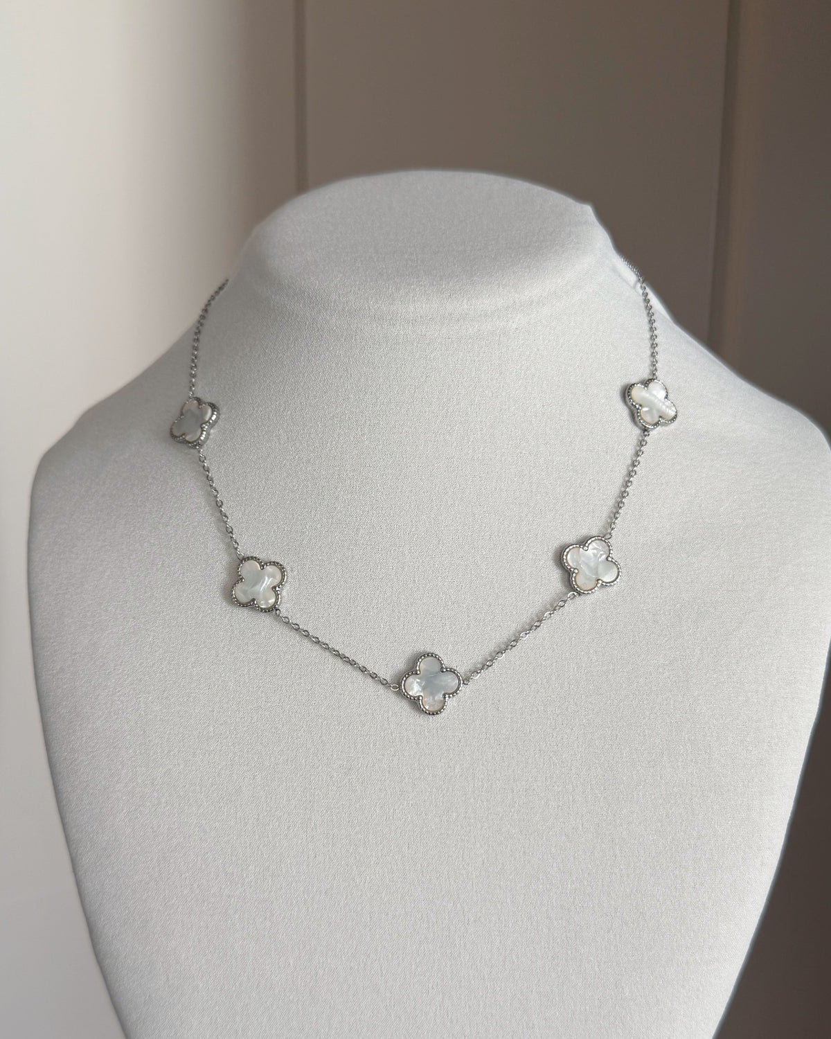 5 clovers white silver van cleef necklace