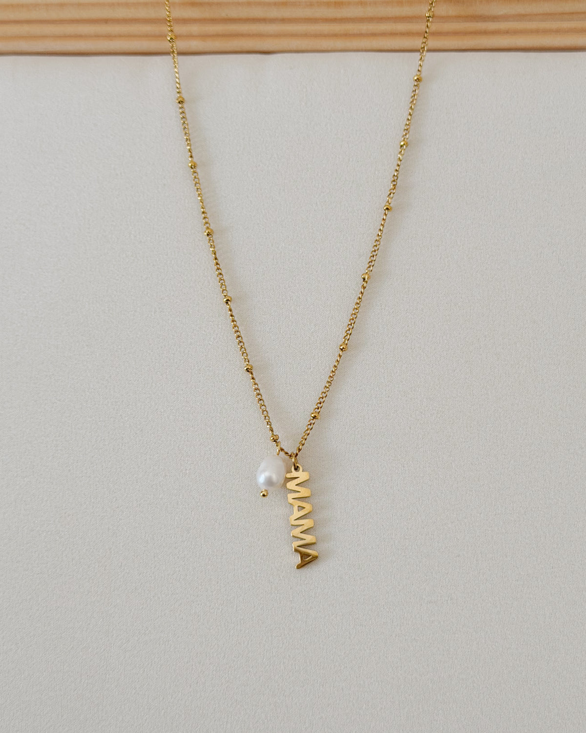 Mama Pearl necklace