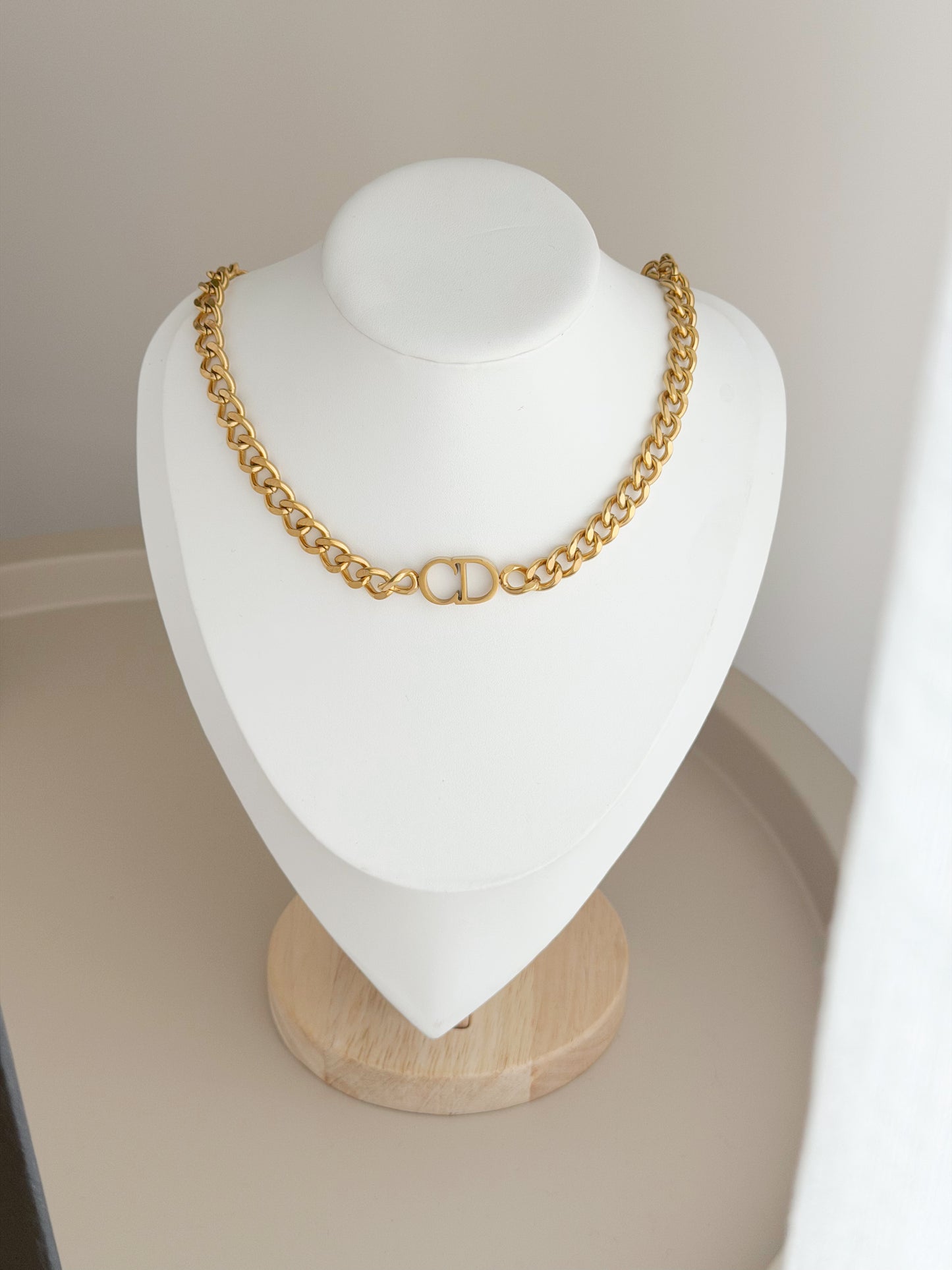 CD Christian Dior necklace gold