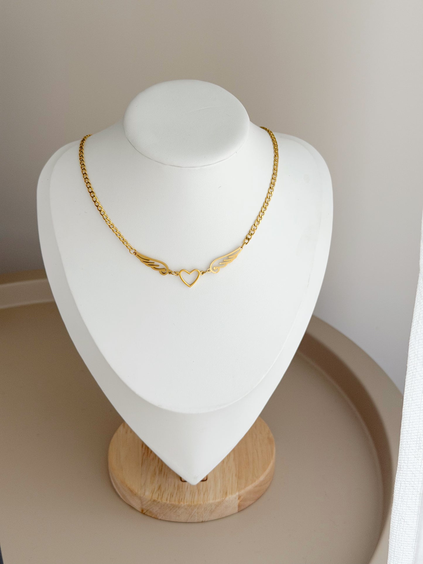 Angel heart necklace gold