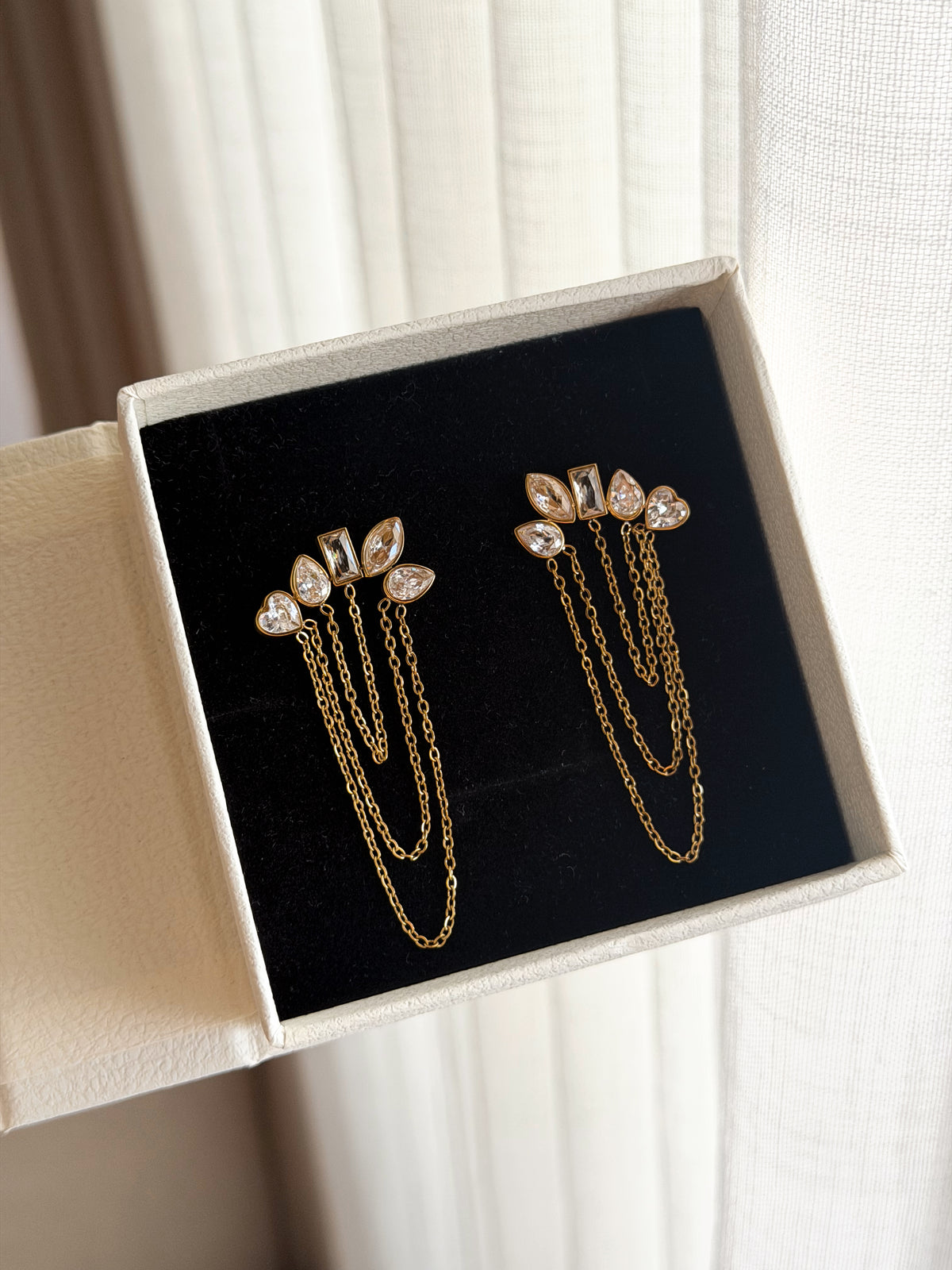 Chain drop zircon earrings