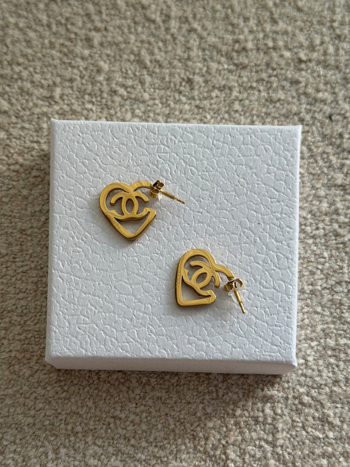 Channel heart earrings