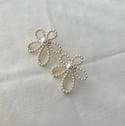 Flower pearl earrings